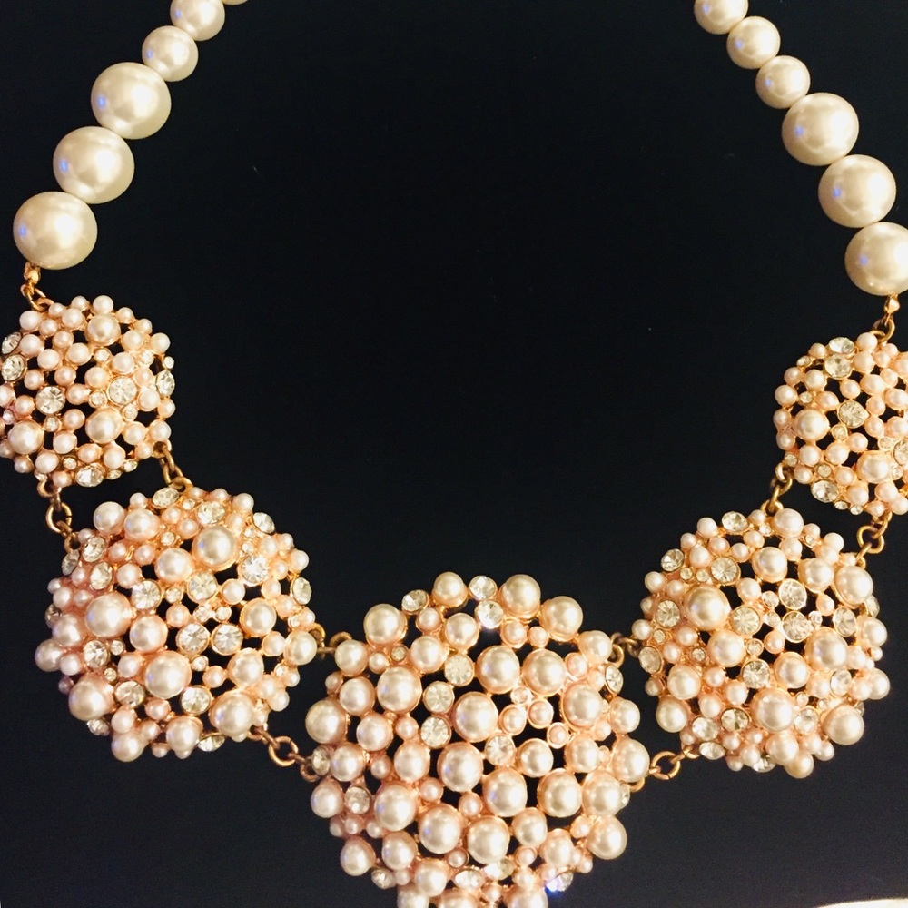 NWOT Rose Gold & Cluster Pearls Statement Necklace
